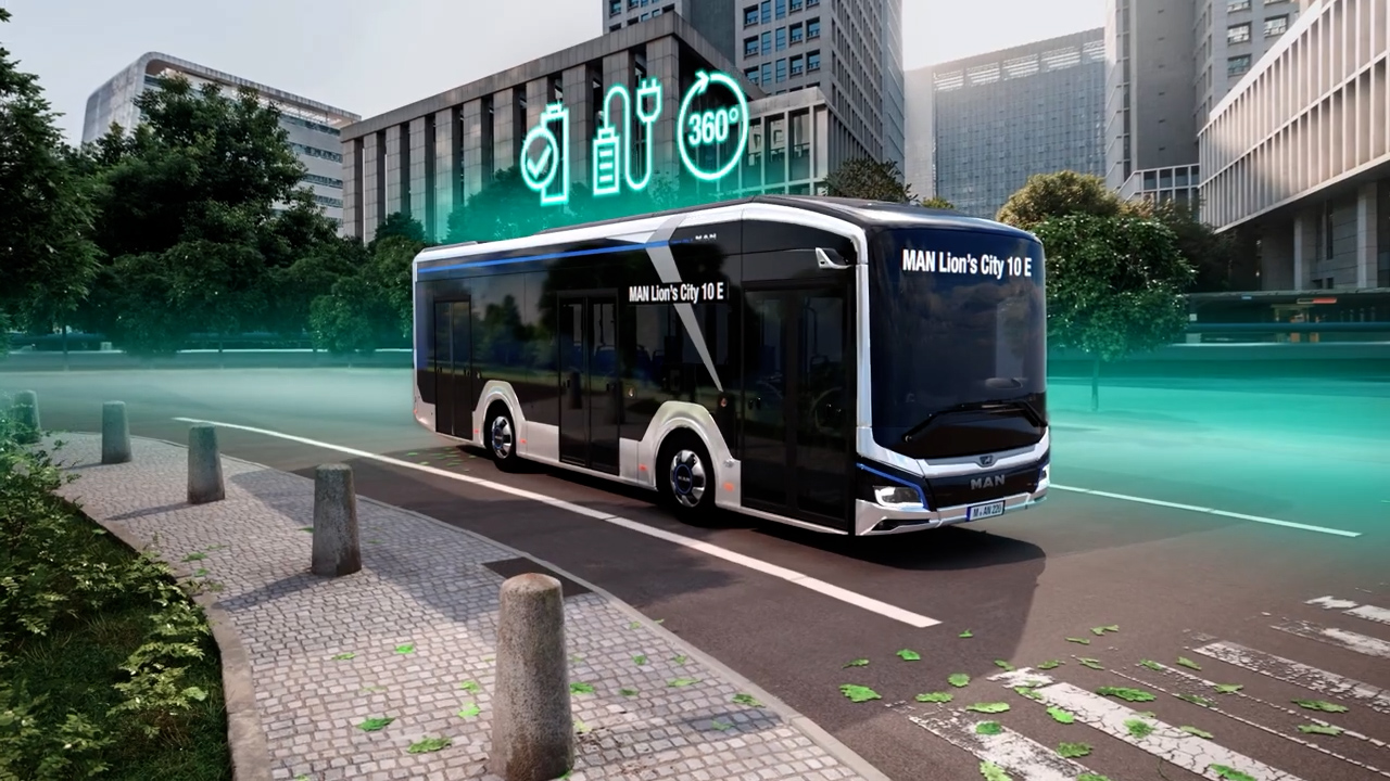 MAN Lion’s City 10 E Elektrobus in einer urbanen Umgebung mit grafischen Symbolen für Elektromobilität und 360-Grad-Technologie